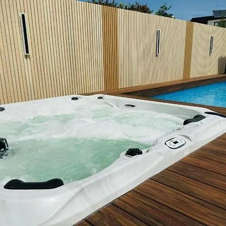Holiday home Comfortable For 2 People, With Jacuzzi Pool